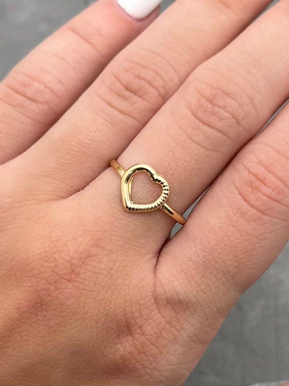 Anillo Corazon 0.55gr / Talla 5 1/4 — Oro Amarillo