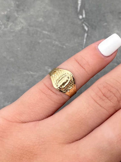 Anillo de Bebe Virgen Guadalupe 0.95gr / Talla 4 1/2 — Oro Amarillo
