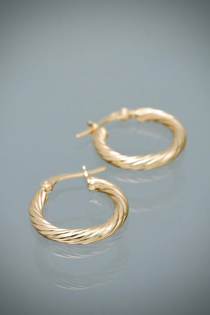 Candongas Entorchadas. 1.65gr / Largo 1.9cm — Oro Amarillo