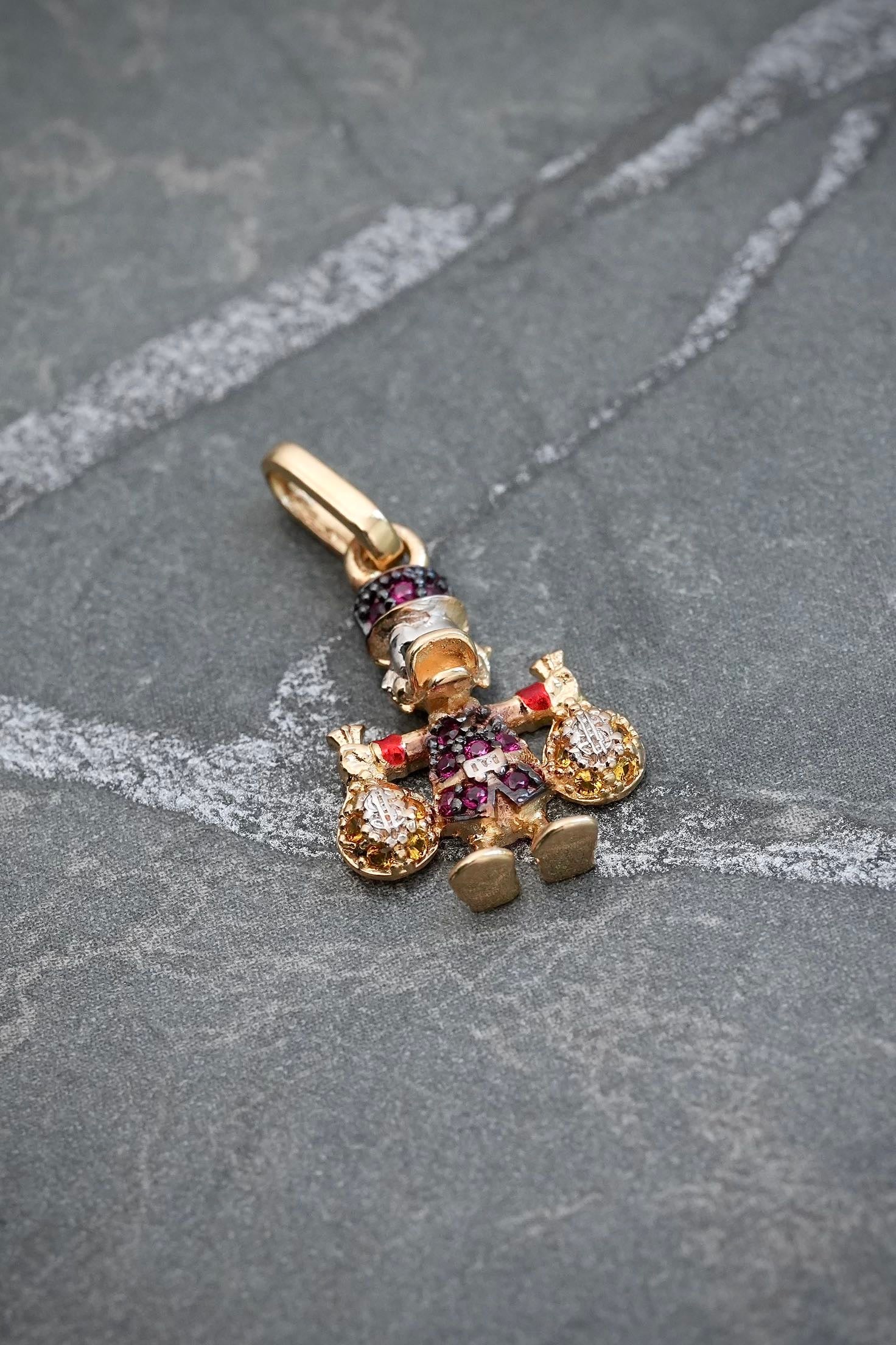 Dije tio rico con swarovski fucsia y amarillo 1.45gr / Largo 2.1cm — Oro Amarillo
