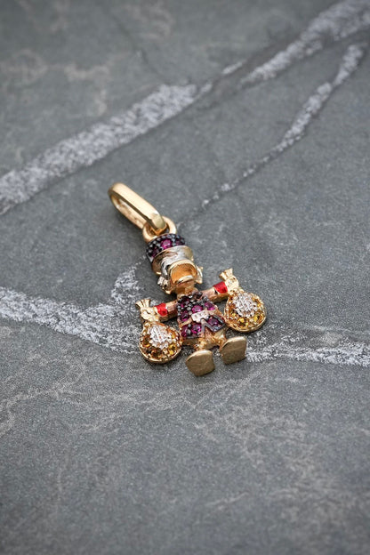 Dije tio rico con swarovski fucsia y amarillo 1.45gr / Largo 2.1cm — Oro Amarillo