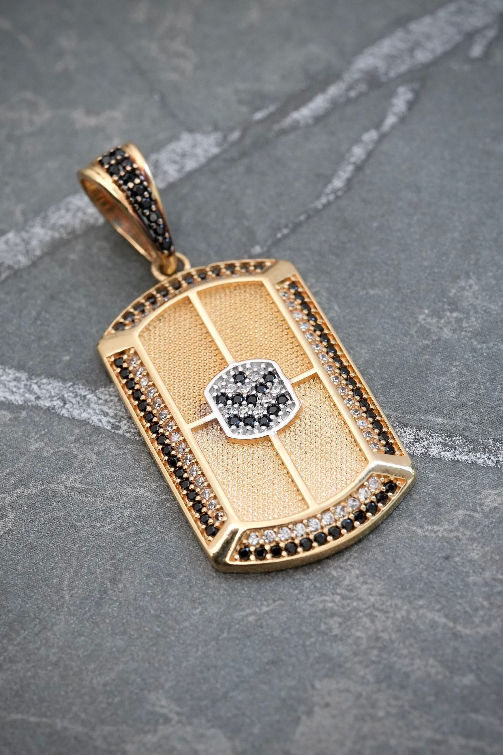 Dije placa con swarovski negro y blanco 5.85gr / Largo 4cm / Oro Amarillo Nac M