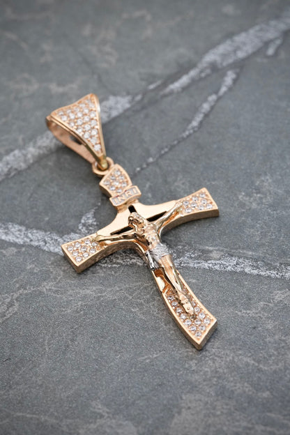 Dije cruz con cristo y swarovski blanco 4.55gr / Largo 4.5cm — Oro Amarillo