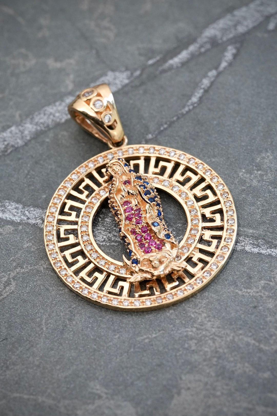 Dije virgen de guadalupe con swarovski 7.5gr / Largo 3.7cm — Oro Amarillo