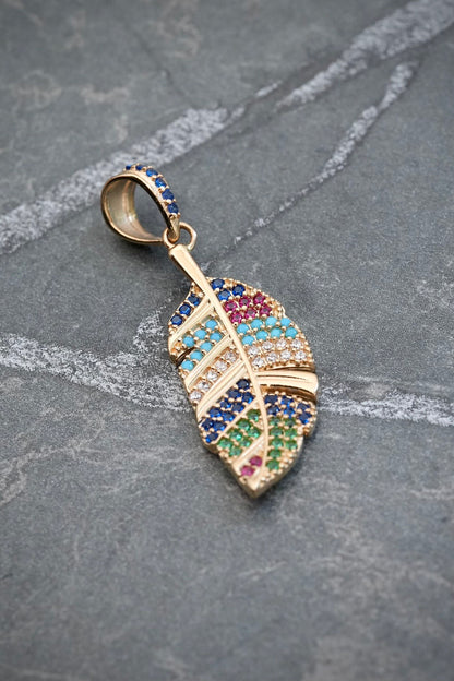 Dije hoja con swarovski multicolor 2.25gr / Largo 3.3cm — Oro Amarillo