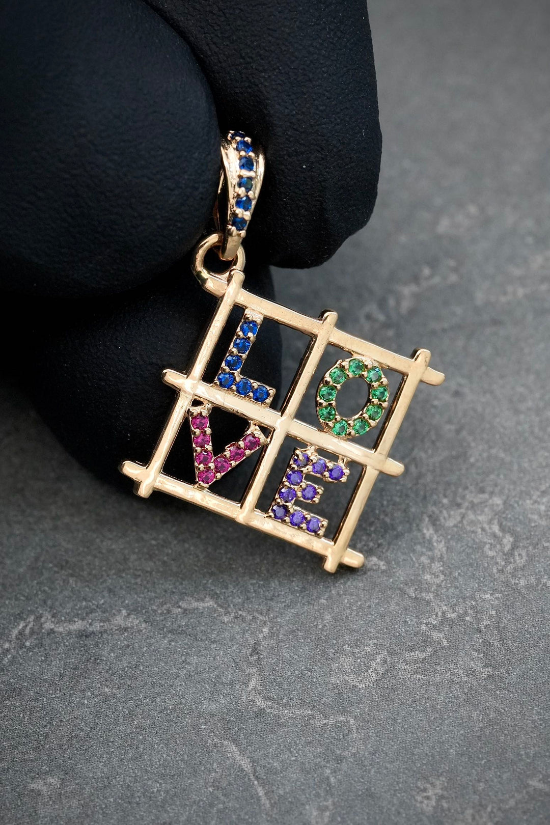 Dije love con swarovski multicolor 2.05gr / Largo 3cm — Oro Amarillo