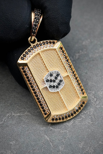 Dije placa con swarovski negro y blanco 5.85gr / Largo 4cm / Oro Amarillo Nac M
