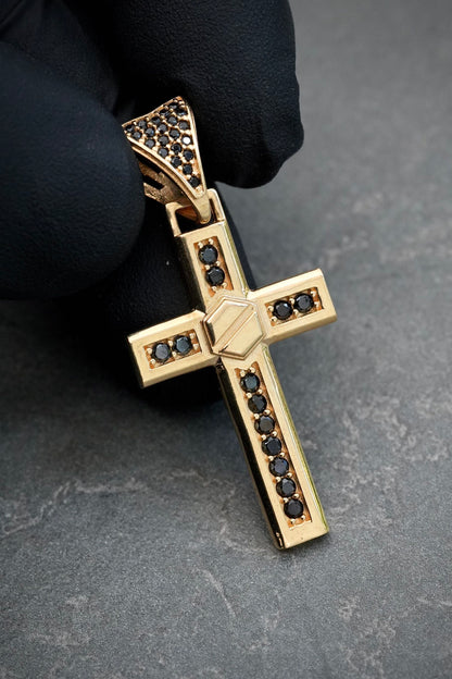Dije cruz con swarovski negro 4.4gr / Largo 4cm — Oro Amarillo