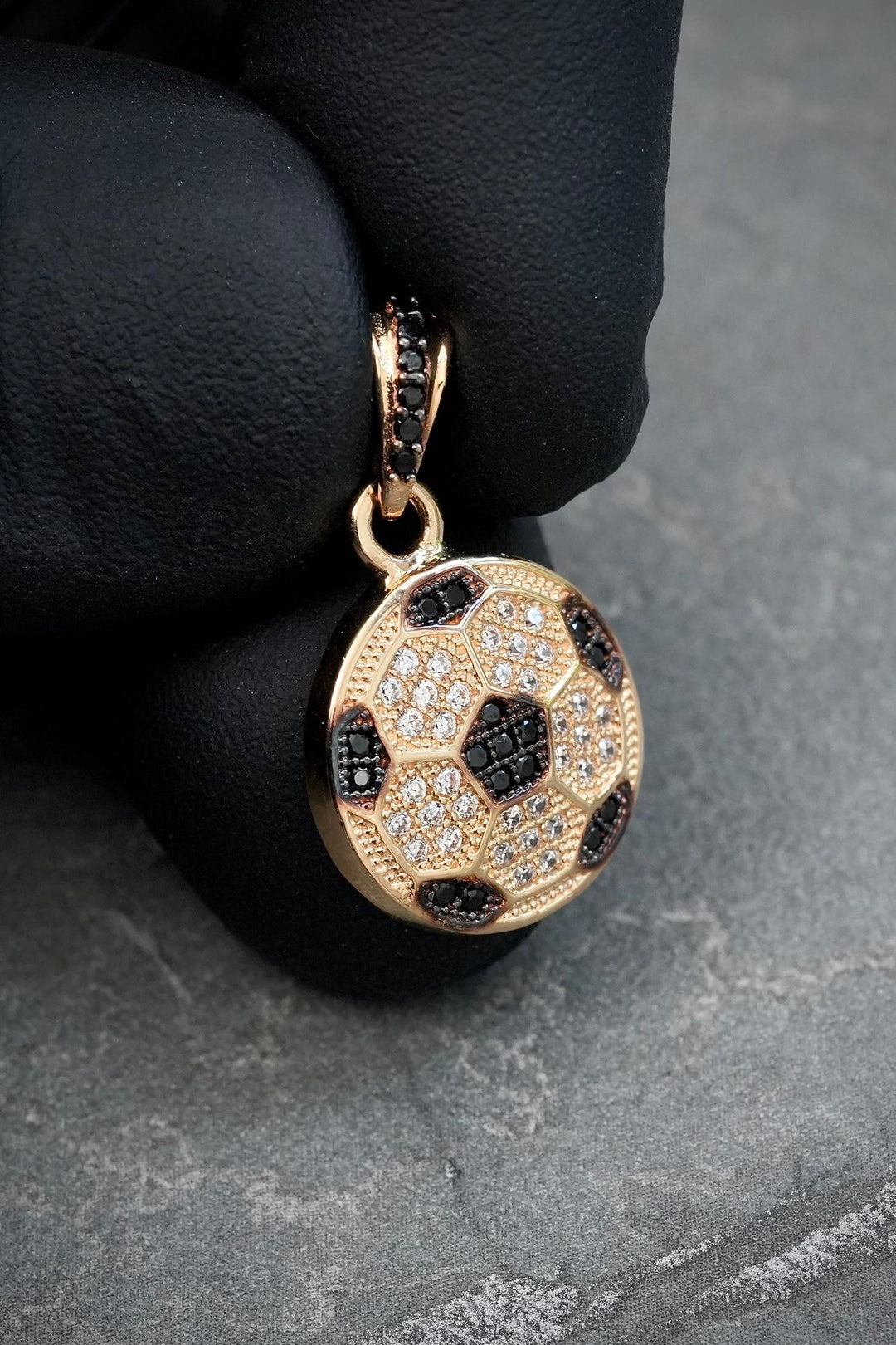 Dije balon con swarovski negro y blanco 2.65gr / Largo 2.3cm — Oro Amarillo