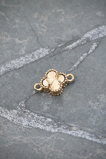 Herraje lucky clover diamantado 0.8gr / Largo 1.3cm / Oro Amarillo Nac B