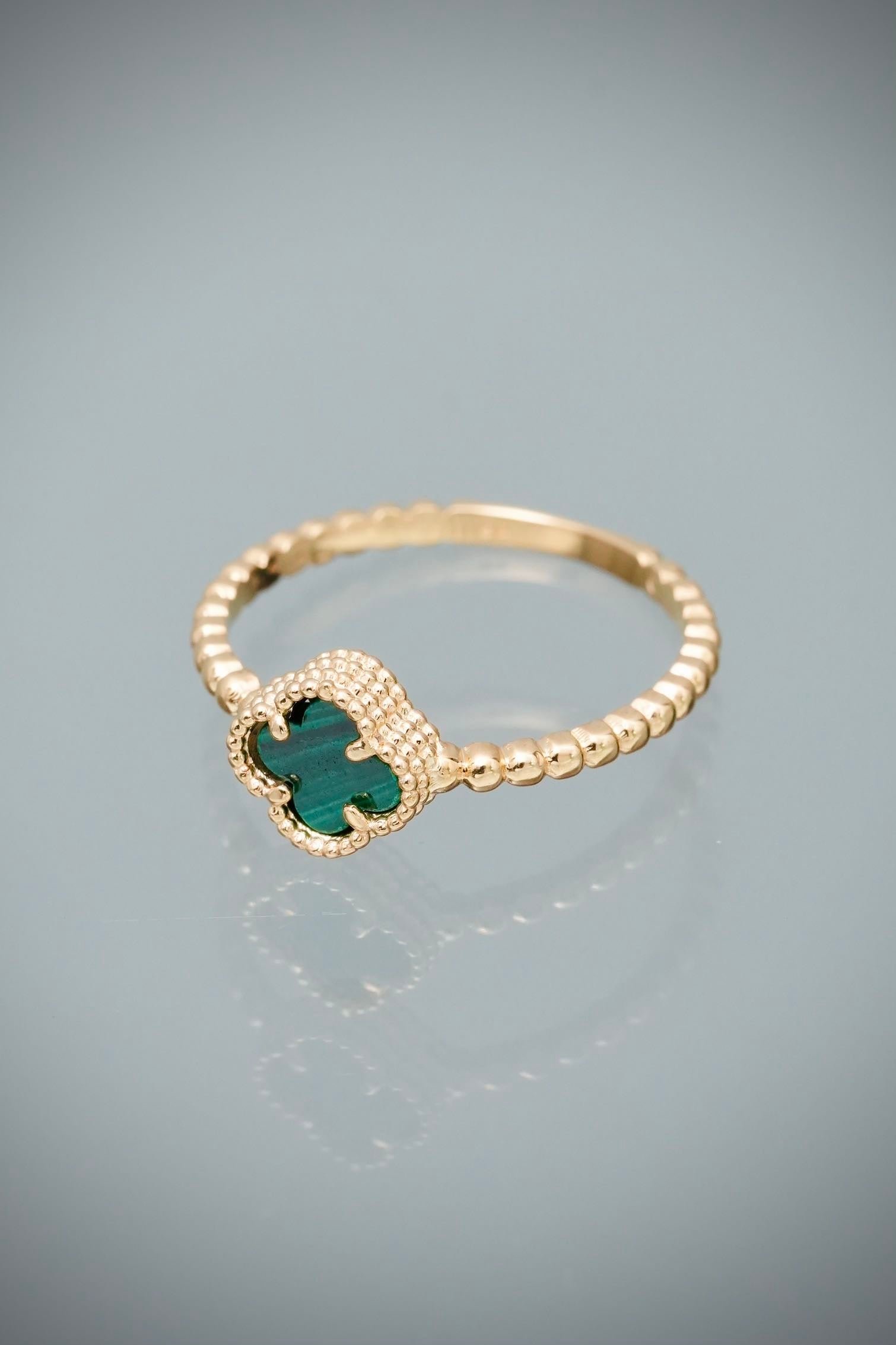 Anillo lucky clover piedra verde 2gr / TALLA 6 1/2 / Oro Amarillo Nac M
