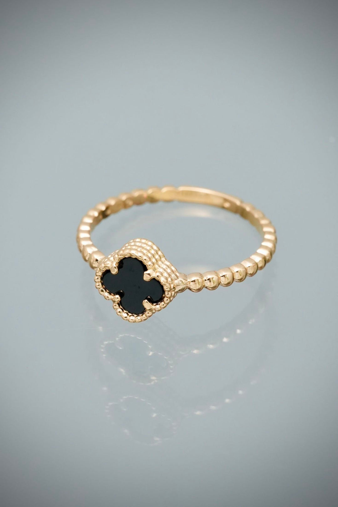 Anillo lucky clover piedra negra 2gr / Talla 5 3/4 — Oro Amarillo