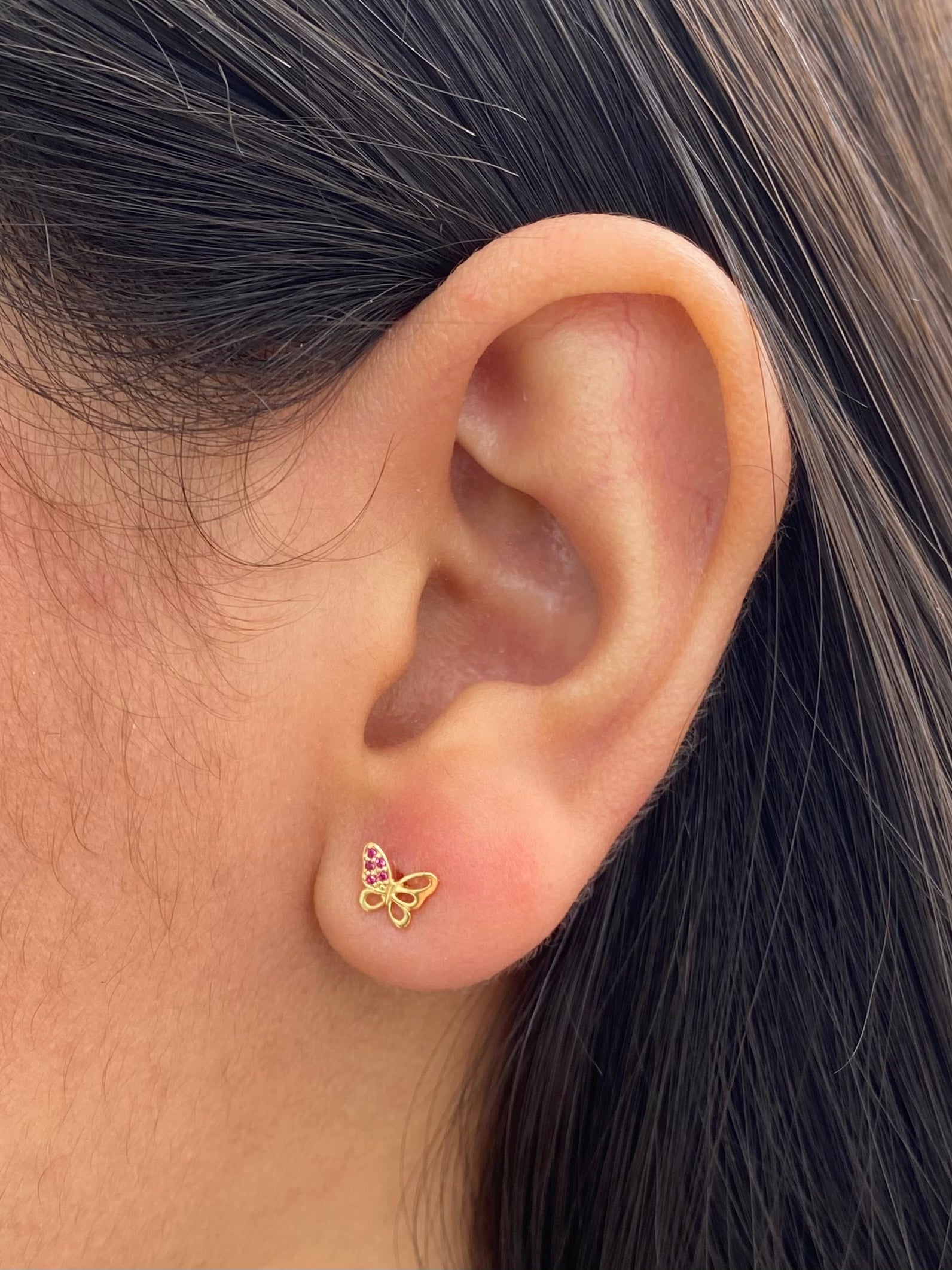 Topos Mariposa con Swarovski fucsia 0.7gr / Largo 0.5cm — Oro Amarillo
