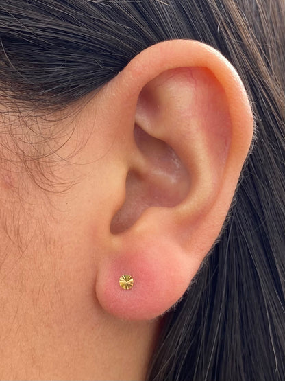 Topos circulo diamantado 0.35gr / Largo 0.3cm — Oro Amarillo