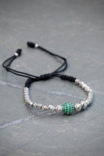Pulsera en Hilo Negro con Bolas Diamantadas y Bola de Fuego 4.55gr — Oro Blanco