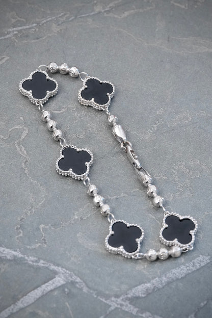 Pulso Lucky Clover Piedra Negra 12.7gr / 20cm / 14mm — Oro Blanco