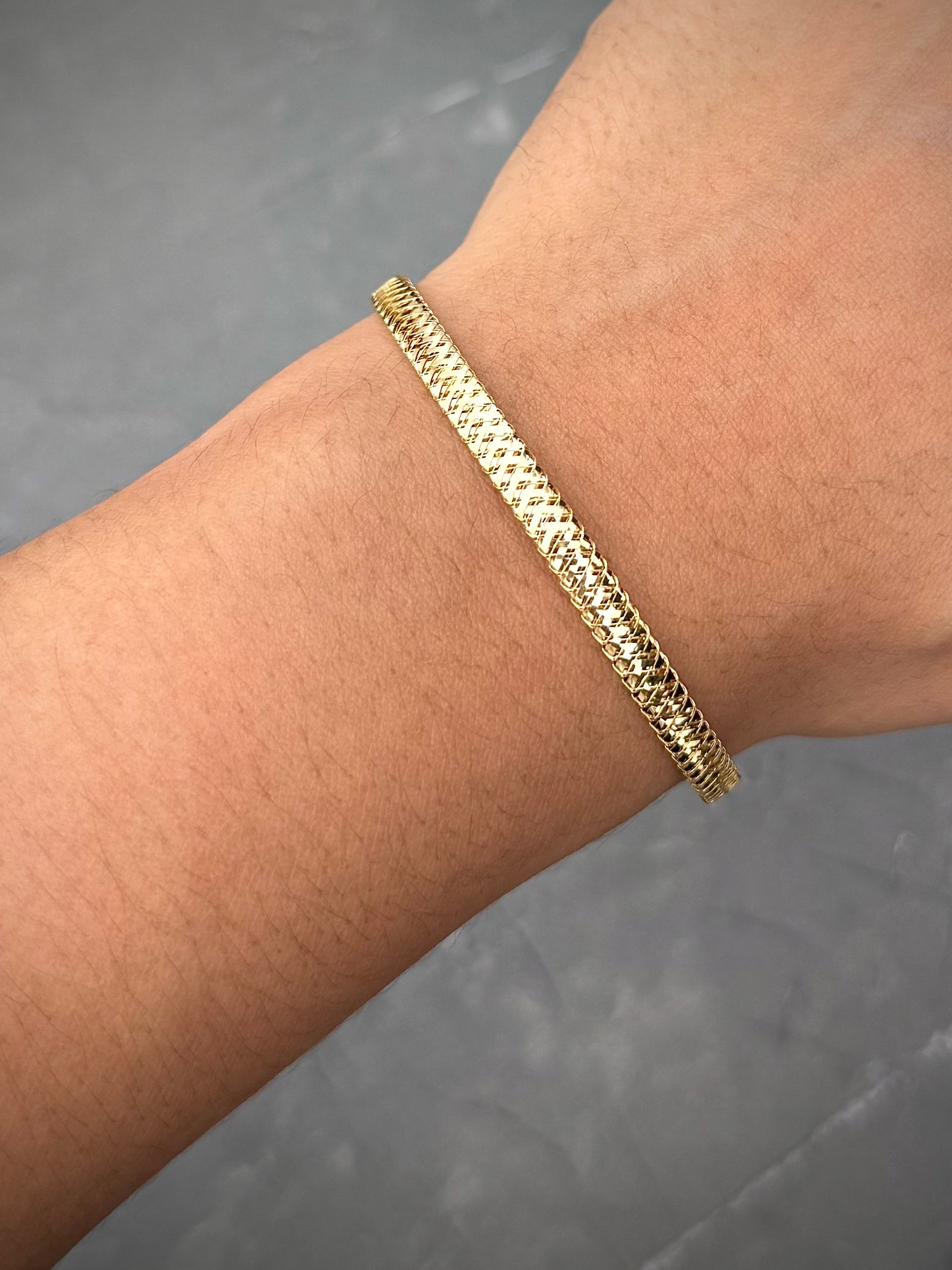 Pulso Tipo Resorte 2.7gr / 18cm / 4.3mm — Oro Amarillo