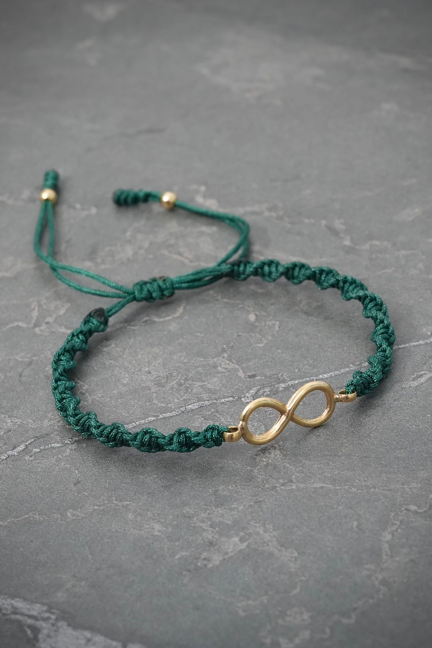 Pulsera en hilo verde con herraje infinito 0.5gr / Oro Amarillo (Joya) M
