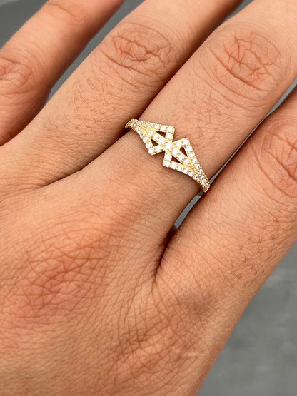 Anillo con swarovski Blanco 1.7gr / Talla 6 — Oro Amarillo