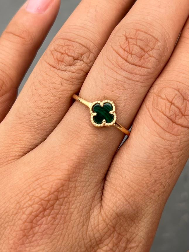 Anillo lucky clover piedra verde 1.75gr / TALLA 6 / Oro Amarillo Nac M