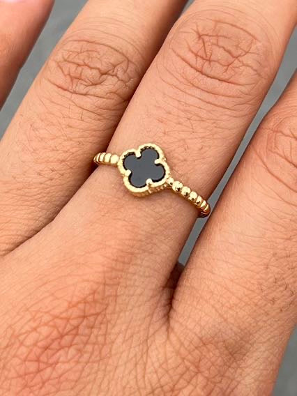 Anillo lucky clover piedra negra 2gr / Talla 5 3/4 — Oro Amarillo