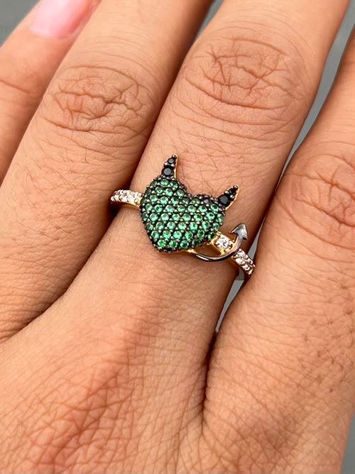 Anillo corazon con swarovski verde 2.5gr / Talla 6 1/2 — Oro Amarillo