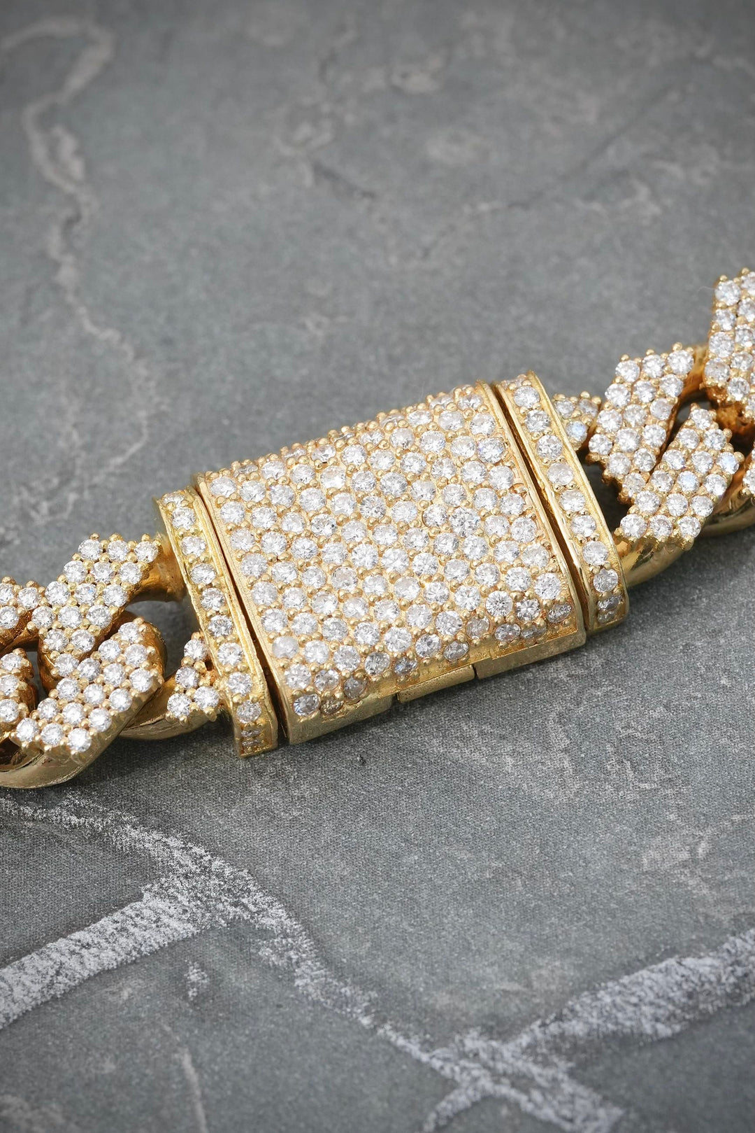 Cadena cubana con 1865pts de diamantes 243gr / Largo 45cm — Oro Amarillo