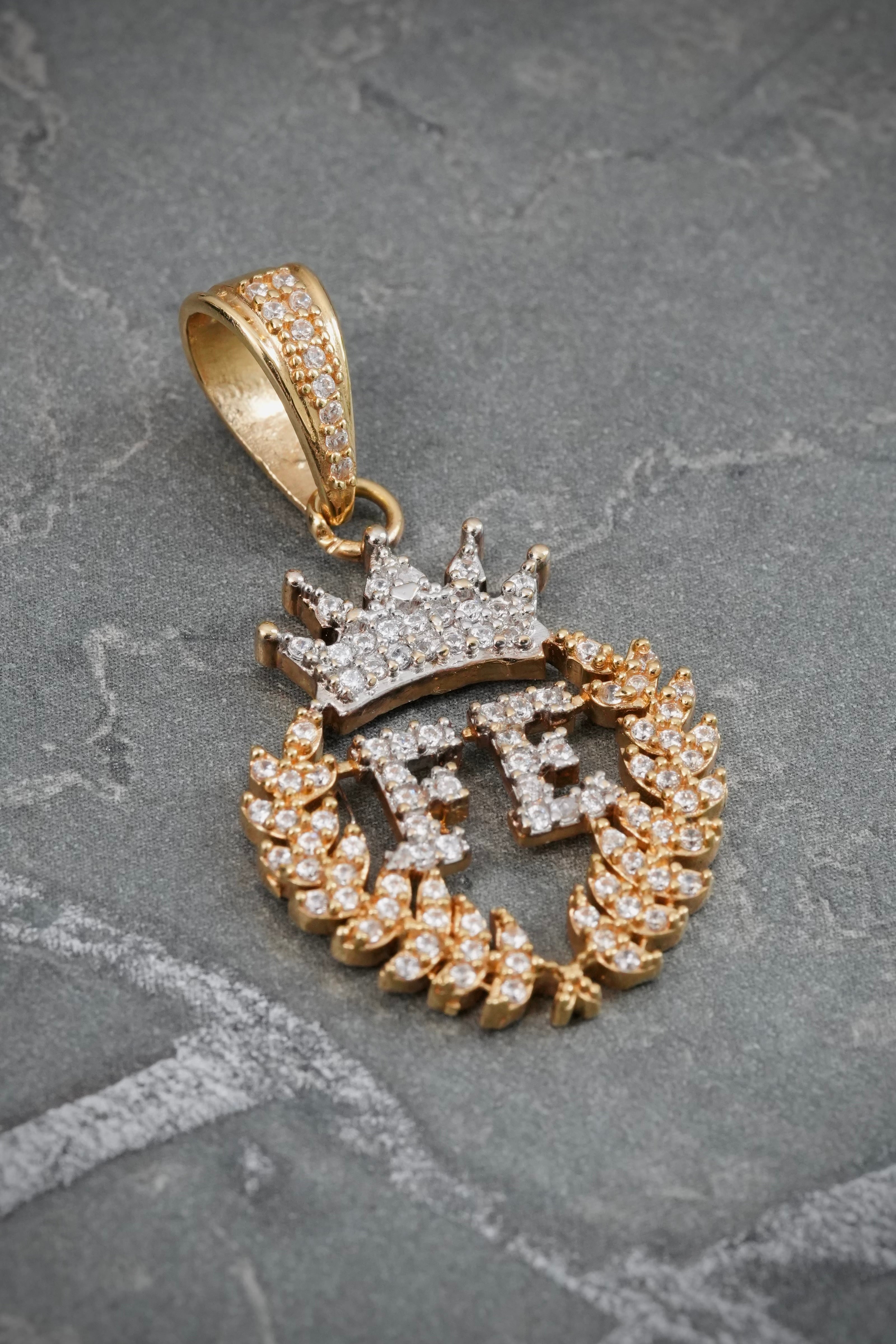 Dije Medalla De Fe Con Swarovski Blanco 5gr / Largo 3.5cm — Oro Amarillo
