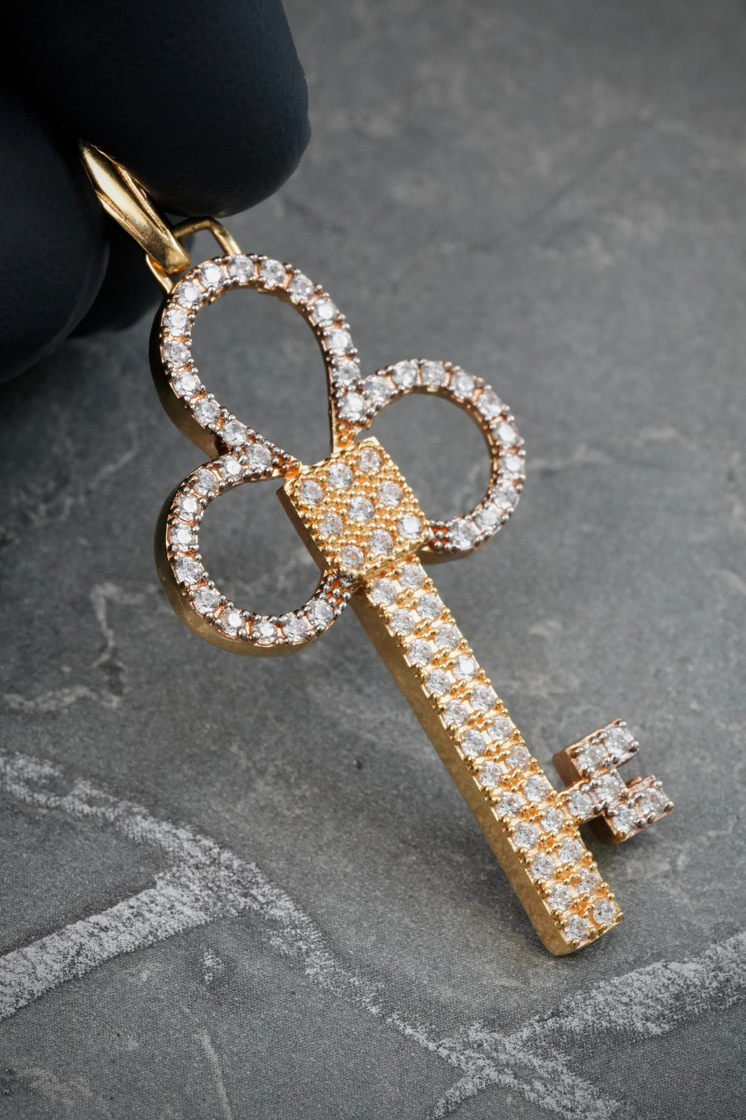 Dije De Llave Con Swarovski 5.75gr / Largo 5.5cm — Oro Amarillo