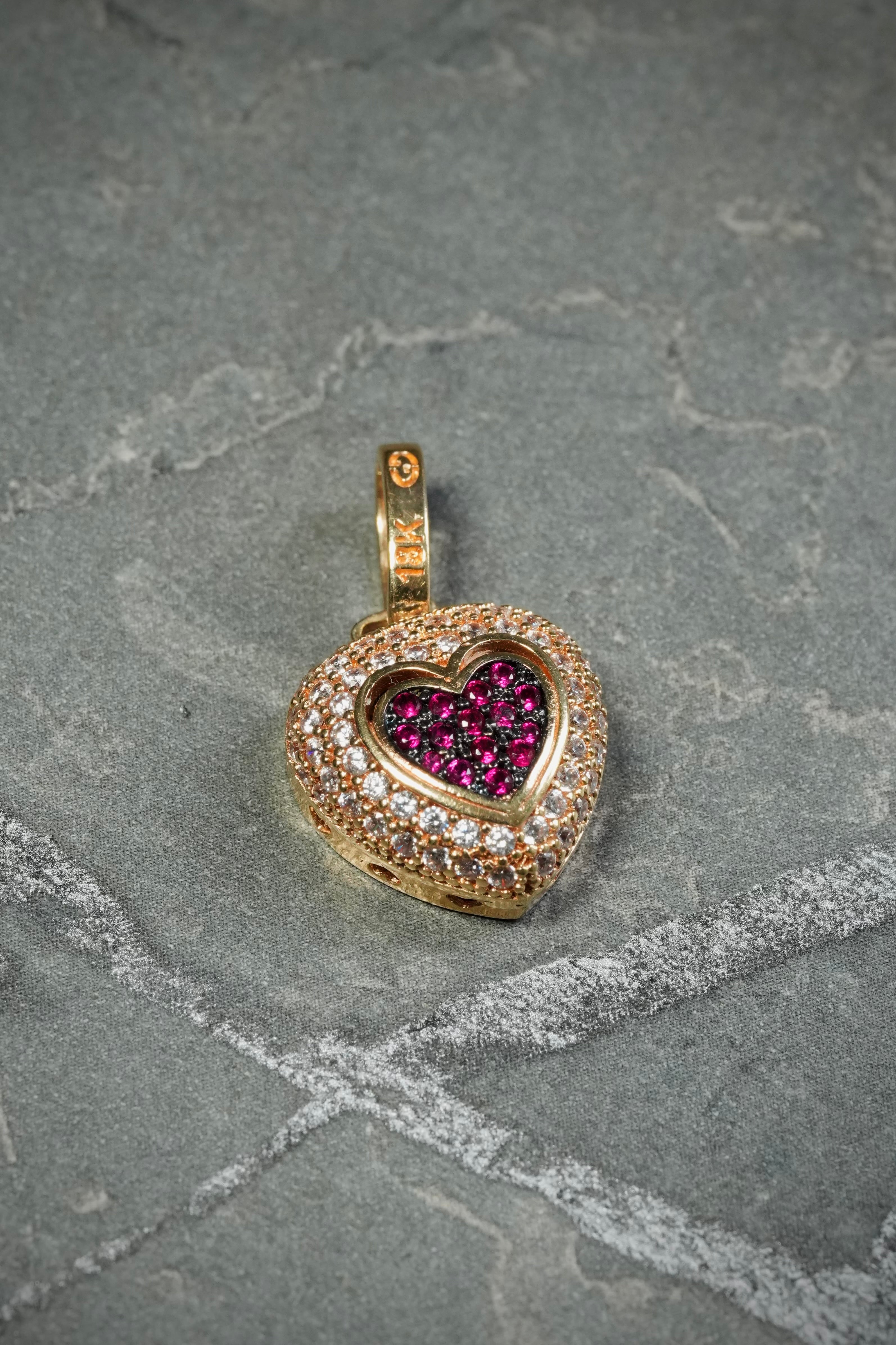 Dije De Corazon Con Swarovski 4.1gr / Largo 2.4cm — Oro Amarillo