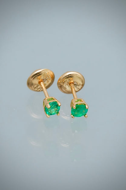 Topos con 26pts de Esmeralda 0.65gr / 0.3cm / 3.3mm — Oro Amarillo