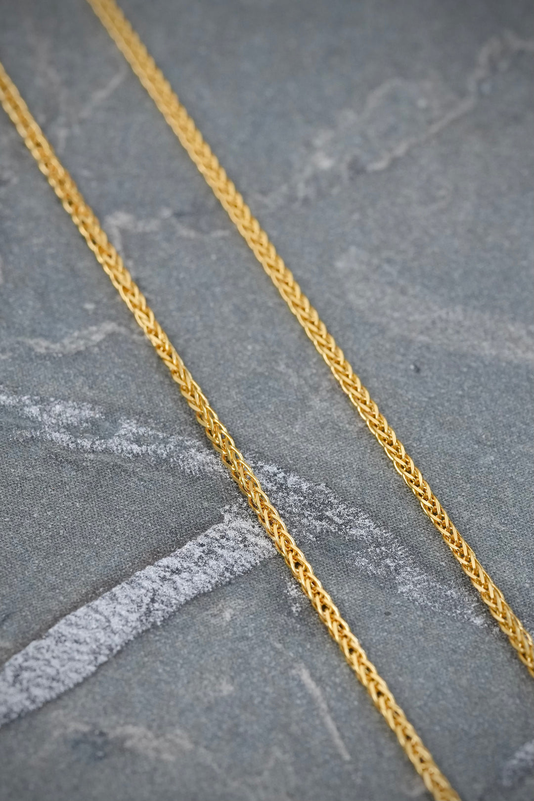 Cadena con Dije 130pts de Esmeralda y 16pts de Diamantes 3.75gr / 45cm / 0.7mm — Oro Amarillo