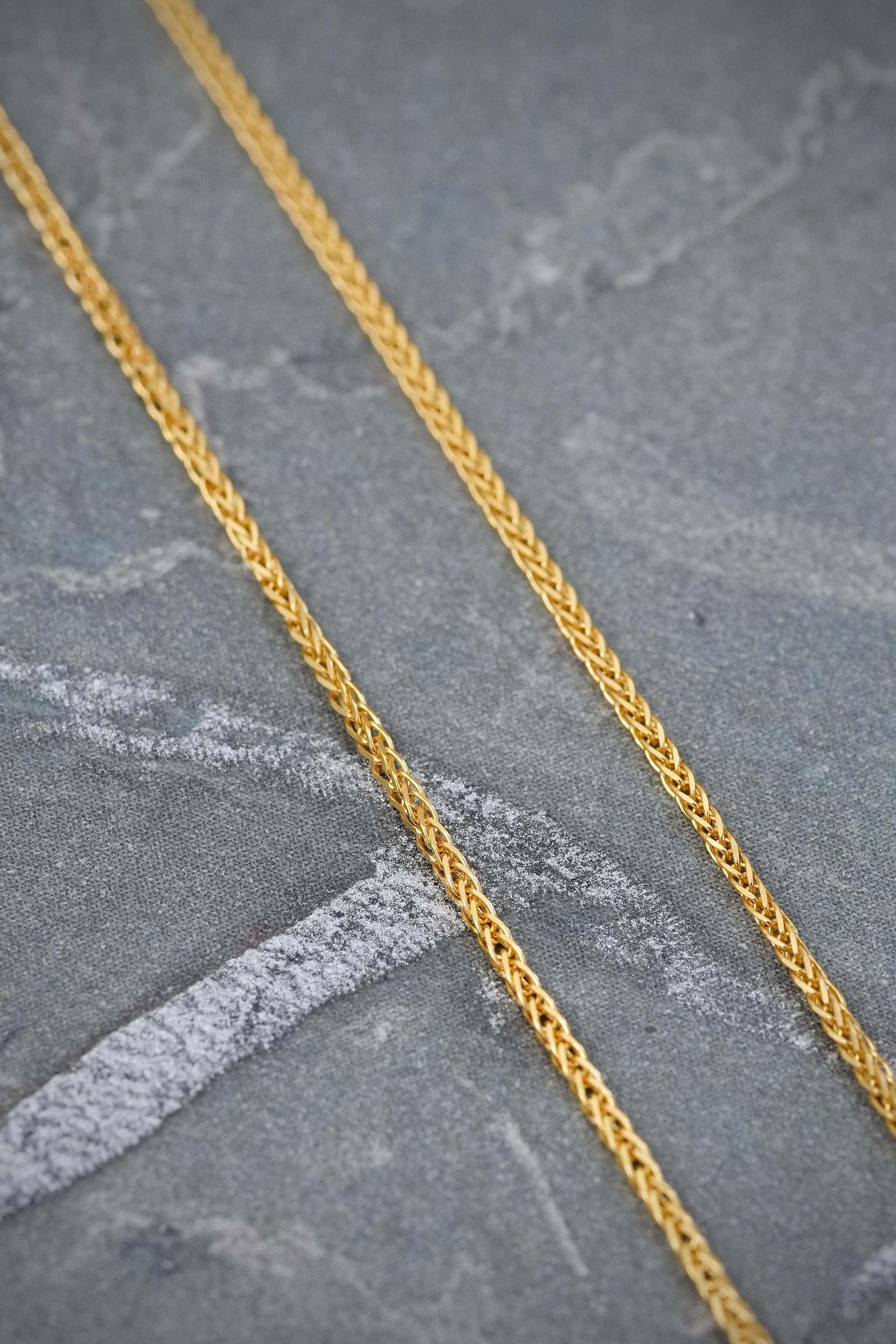 Cadena con Dije 130pts de Esmeralda y 16pts de Diamantes 3.75gr / 45cm / 0.7mm — Oro Amarillo