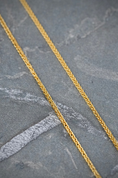 Cadena con Dije 130pts de Esmeralda y 16pts de Diamantes 3.75gr / 45cm / 0.7mm — Oro Amarillo