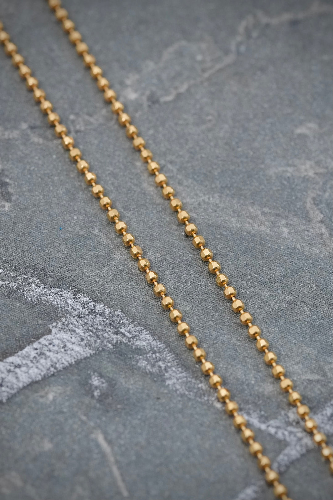 Cadena con Dije 130pts de Esmeralda 3gr / 45cm / 1mm — Oro Amarillo