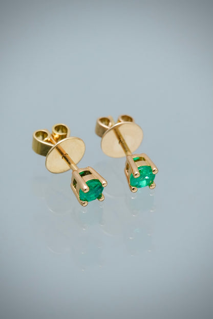 Topos con 44pts de Esmeralda 1.9gr / 0.3cm / 3.8mm — Oro Amarillo