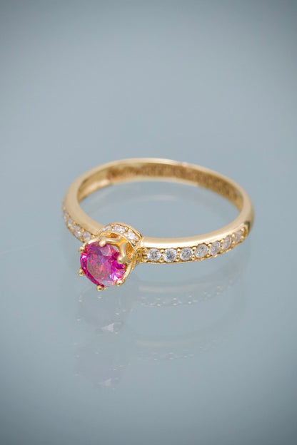 Solitario con 68pts de Moissanitas 2.7gr / Talla 7 1/4 — Oro Amarillo