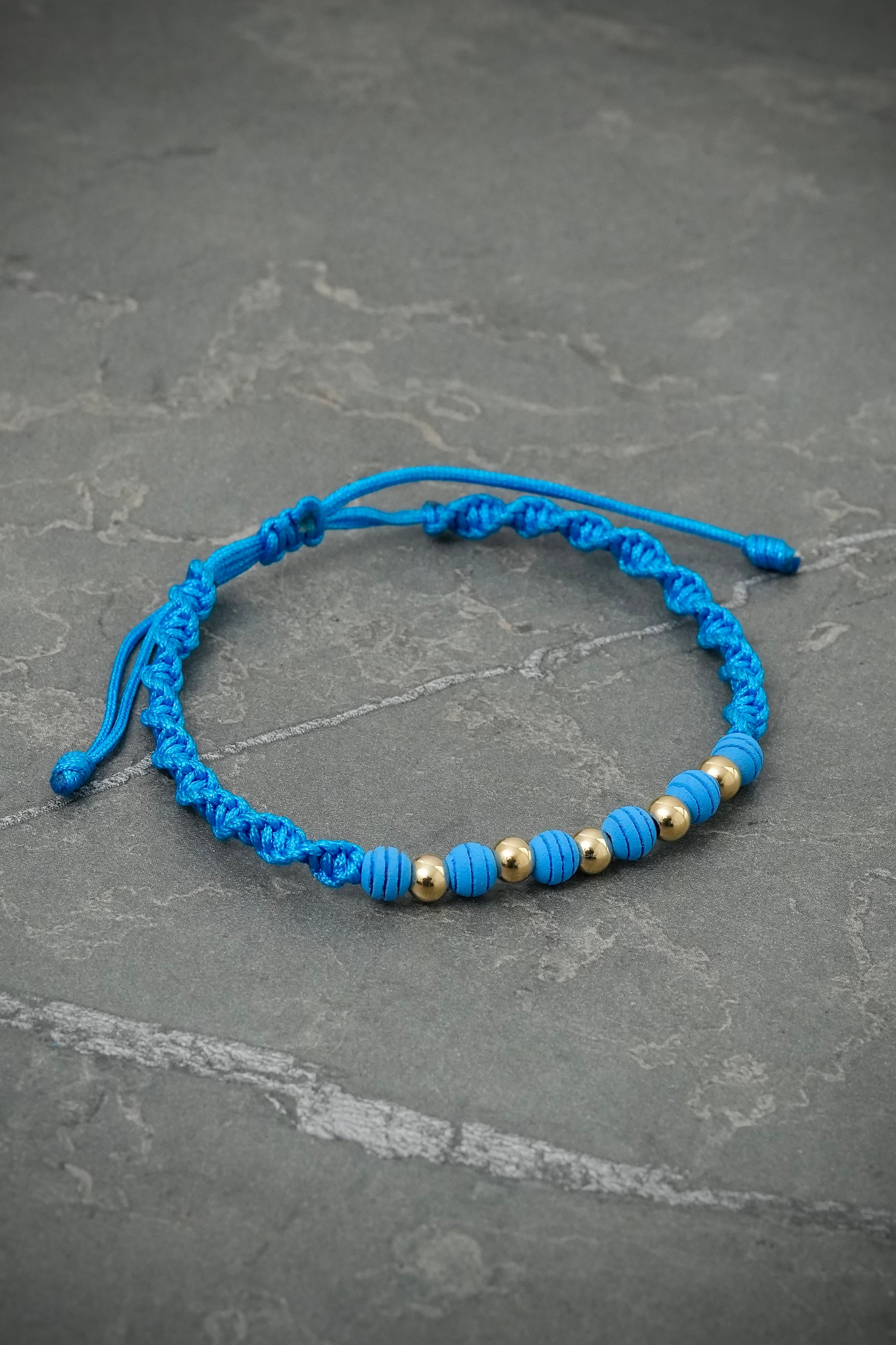 Pulsera En Hilo Azul con bolas lisas y neoprenos 0.4gr / Oro Amarillo (Joya) M
