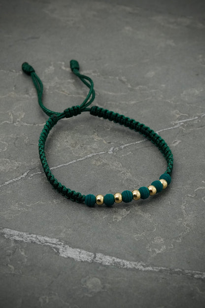 Pulsera en hilo verde con bolas lisas y neoprenos 0.4gr — Oro Amarillo