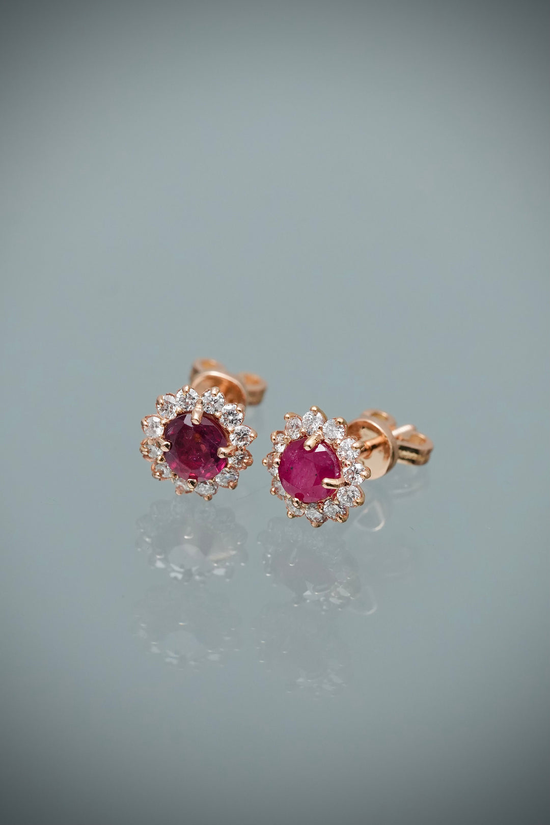 Topos con 81pts de Rubie y 34pts de Diamantes 2.2gr / 0.7cm / 7mm — Oro Rosado