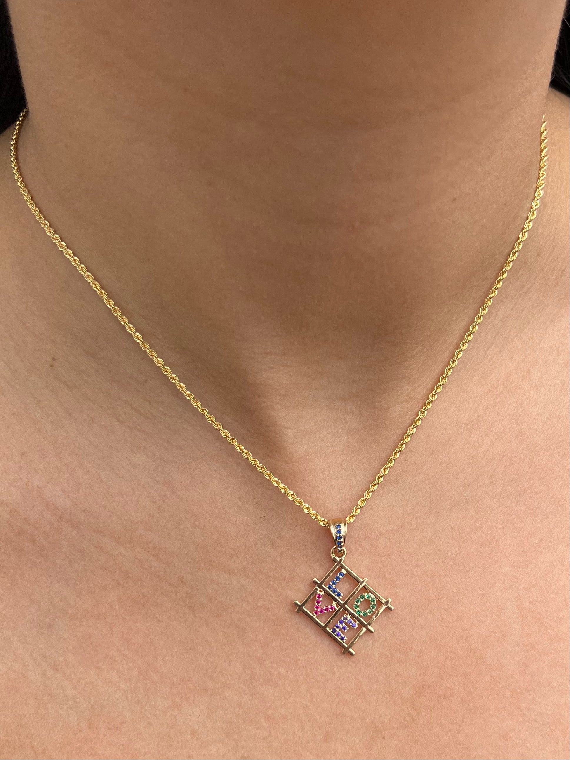 Dije love con swarovski multicolor 2.05gr / Largo 3cm — Oro Amarillo