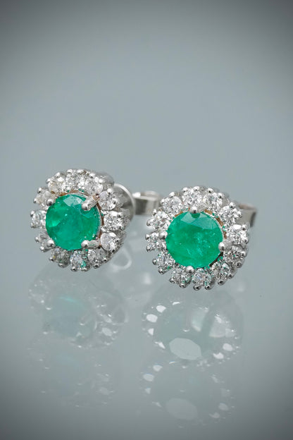 Topos con 121pts de esmeralda y 48pts de diamantes 3.9gr / Largo 0.9cm / Oro Blanco (Joya) B