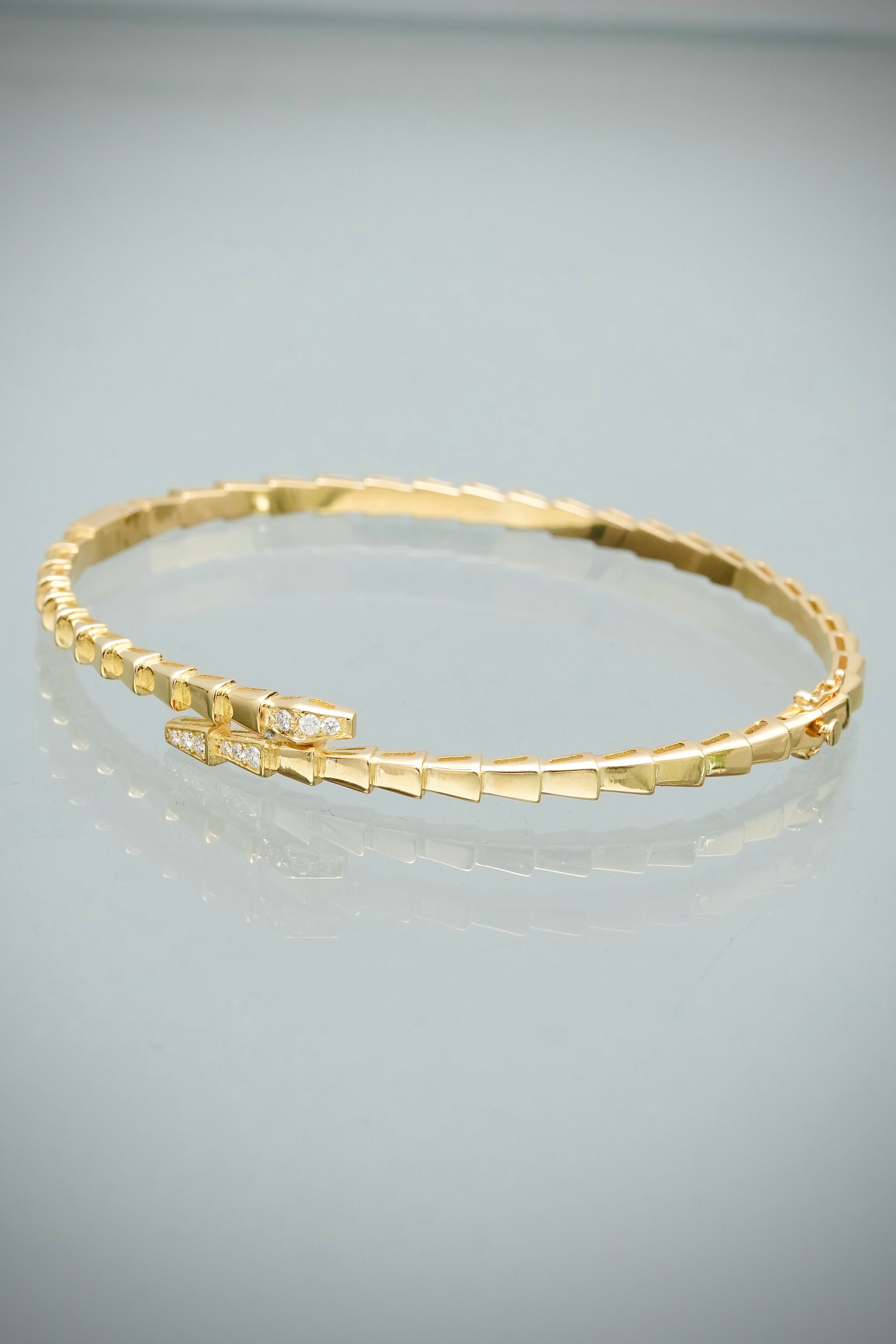 Pulso aro con 17pts de diamantes 22,95gr / Largo 20.5cm / Oro Amarillo (Joya) M