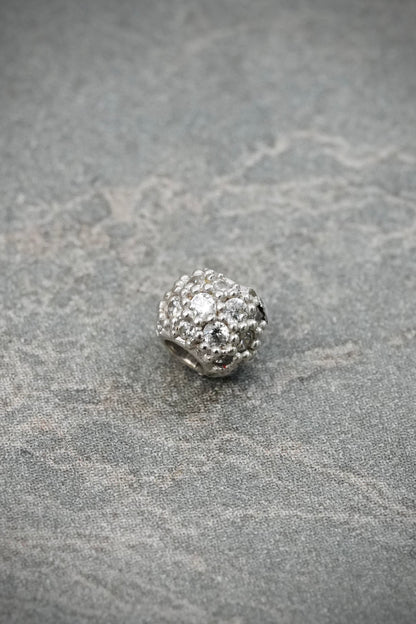 Herraje con swarovski blanco 0.4gr / Largo 0.3cm — Oro Blanco