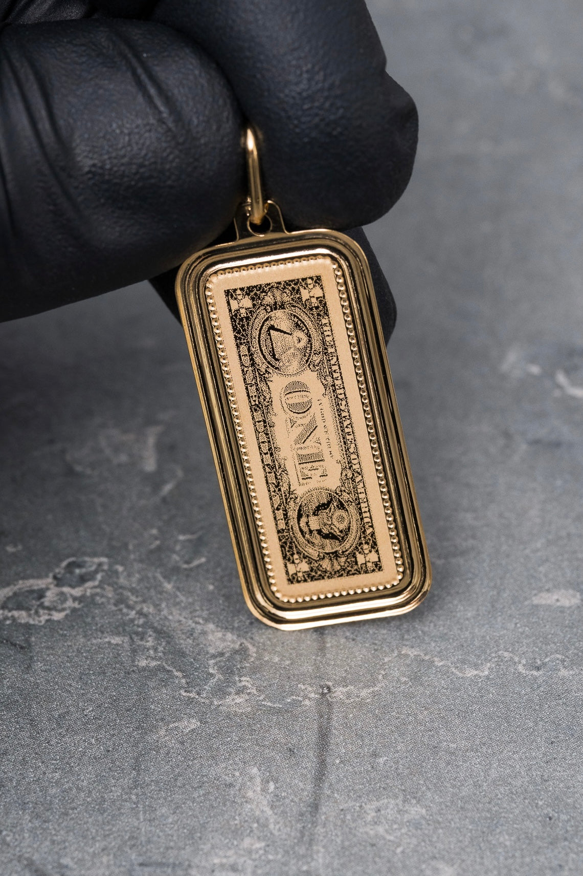 Dije dolar 2.25gr / Largo 4.1cm — Oro Amarillo