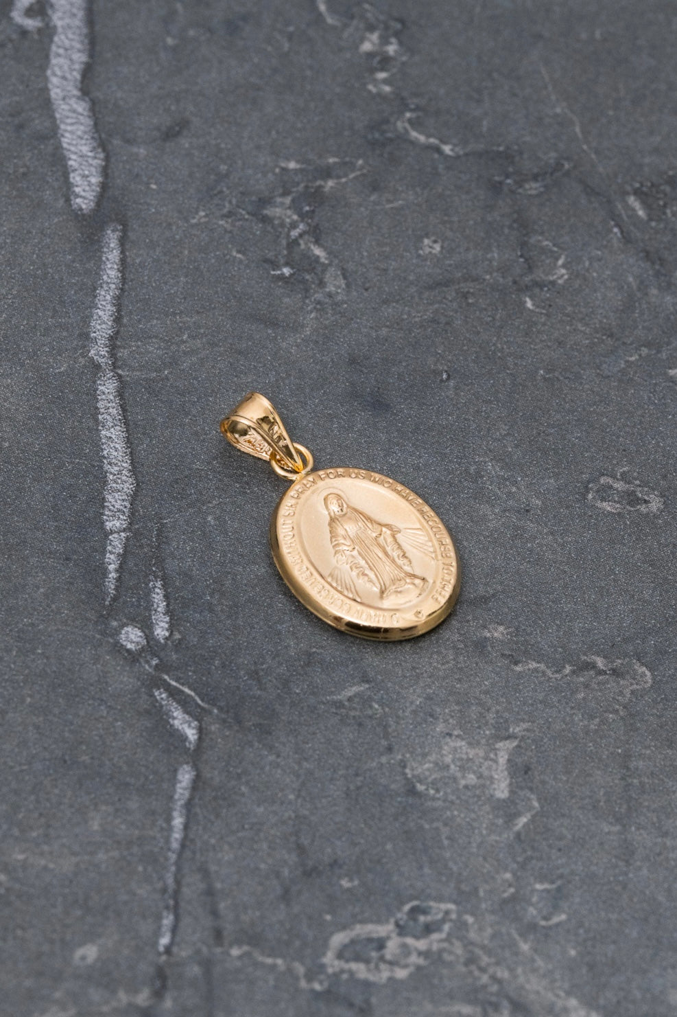 Dije virgen de la milagrosa 1gr / Largo 2.5cm / Oro Amarillo Nac P