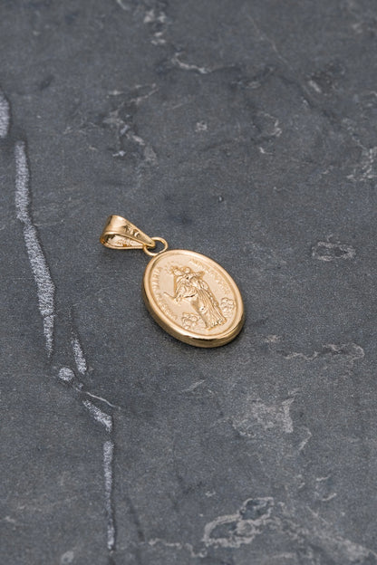 Dije virgen maria auxiliadora 1.1gr / Largo 2.5cm — Oro Amarillo