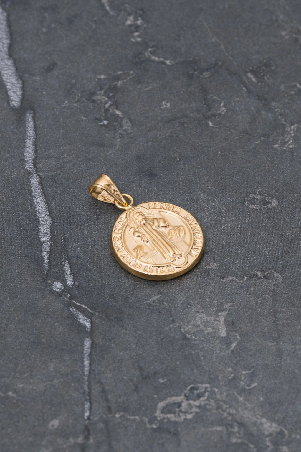 Dije san benito 1.3gr / Largo 2.5cm — Oro Amarillo