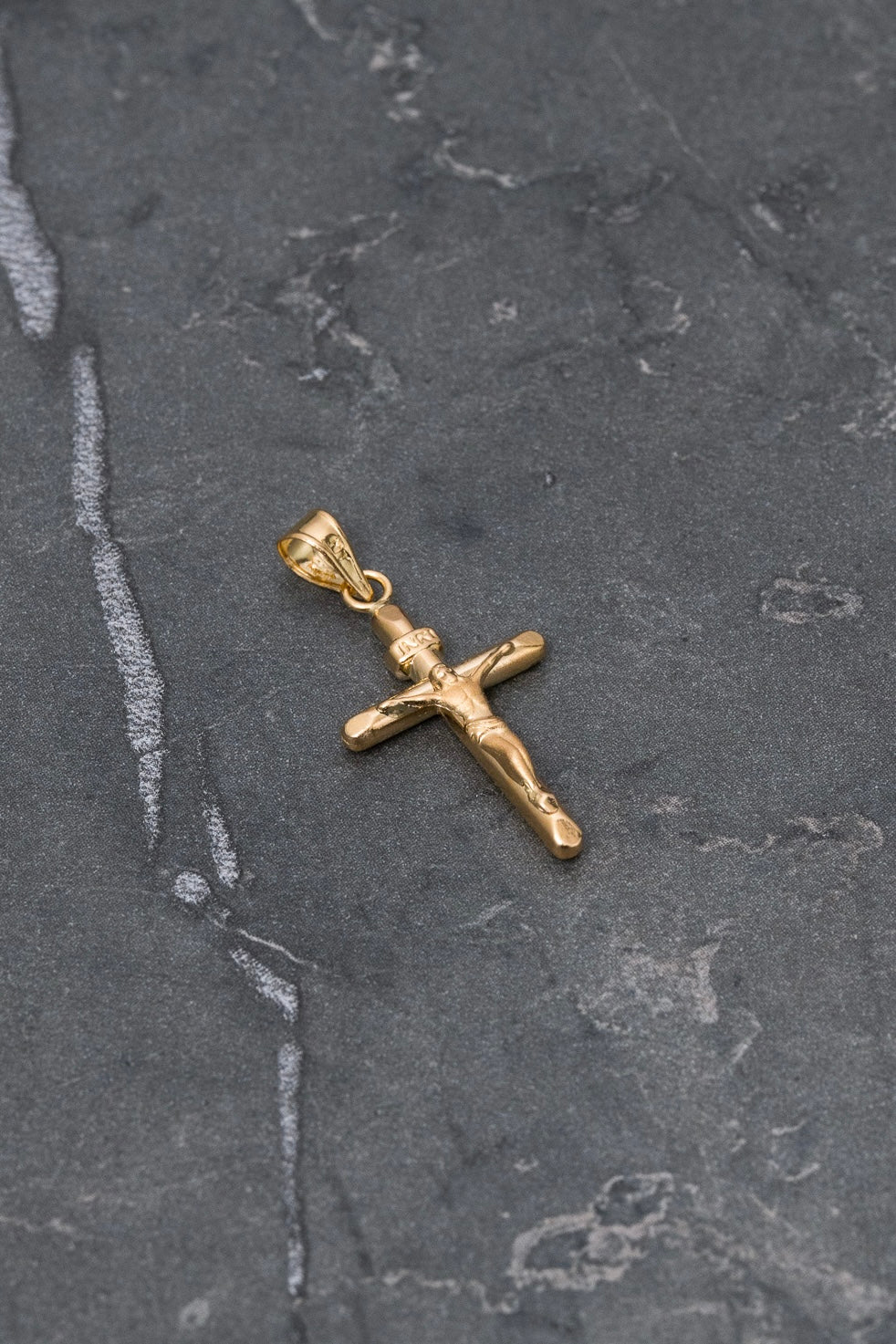 Dije cruz jesus 0.7gr / Largo 2.7cm / Oro Amarillo Nac P