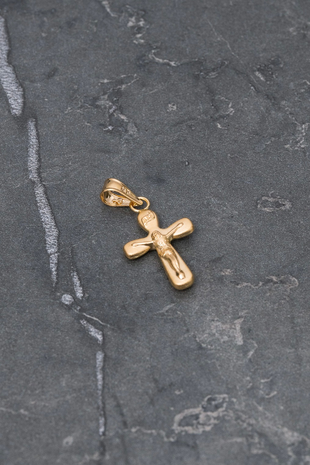 Dije cruz jesus 0.6gr / Largo 2.5cm / Oro Amarillo Nac B